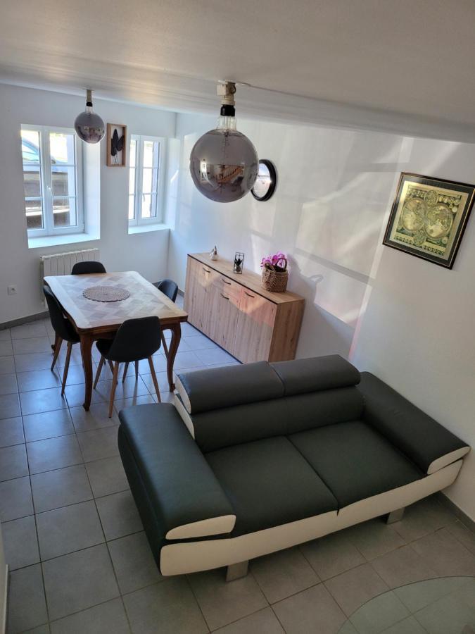 Appartement Meuble Duplex T3. Baume-les-Dames Esterno foto