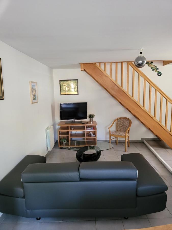 Appartement Meuble Duplex T3. Baume-les-Dames Esterno foto