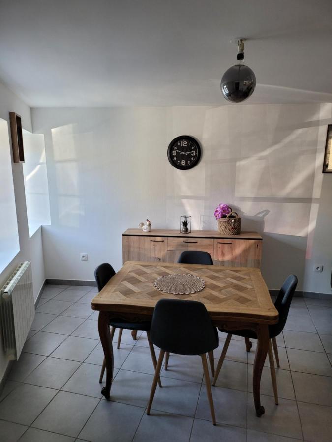 Appartement Meuble Duplex T3. Baume-les-Dames Esterno foto